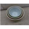 Image 4 : 3 Pyrex Nesting Bowls, 7" to 10-1/2"