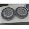 Image 7 : 4 Hubcaps for 1968–1972 Corvette