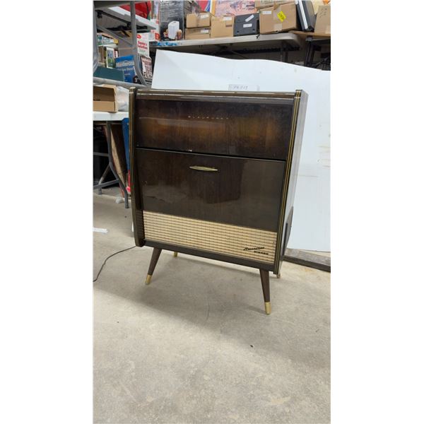 Blaupunkt Vintage Record Player w/ AM/FM/Shortwave Radio in Cabinet, 33-1/4" x 24-1/4" x 15-1/2"