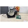 Image 7 : Cuisinart Convertible Belgian Waffle Maker and Vegetable Chopper/Slicer, NSR
