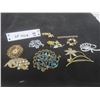 Image 1 : 10 Vintage Brooches