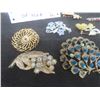 Image 2 : 10 Vintage Brooches