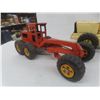 Image 2 : 4 Tonka Toys – Dump, Front End Loader, Grader