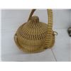 Image 3 : Vintage Indigenous South Carolina Sweetgrass Basket, 10" Diameter, 13" Tall w/ Handle