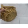 Image 5 : Vintage Indigenous South Carolina Sweetgrass Basket, 10" Diameter, 13" Tall w/ Handle