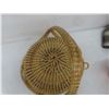 Image 6 : Vintage Indigenous South Carolina Sweetgrass Basket, 10" Diameter, 13" Tall w/ Handle