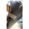 Image 4 : Heavy-Duty Black Leather Punching Bag w/ Chain Hanging System and D-Ring (Impact Fitness)