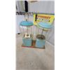 Image 5 : 2 Vintage Turquoise 1¢ Gumball/Candy Vending Machines on Wood Base w/ Key