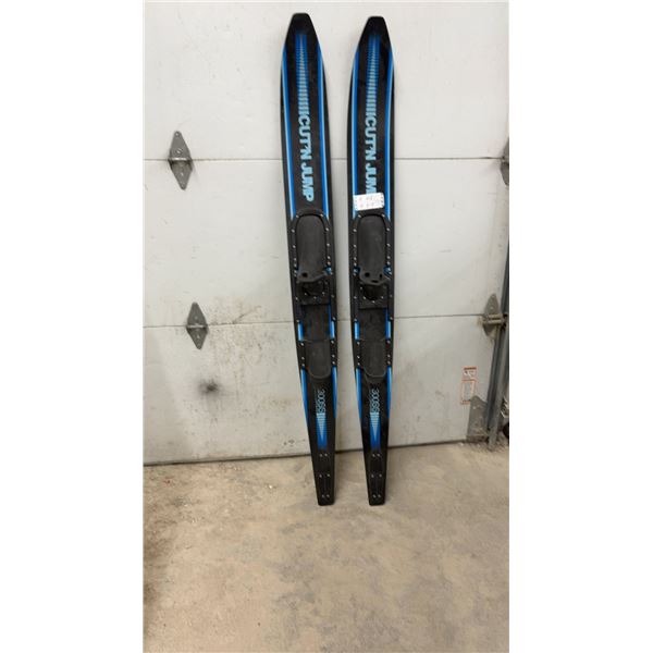 Pair of Cut'n Jump Water Skis