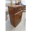 Image 2 : 4-Drawer Dresser, 50" x 32" x 18"