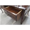 Image 5 : 2 End Tables 21" x 28" x 20"