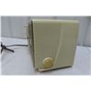 Image 5 : Vintage Bulova Bakelite Radio/Clock, Model D120