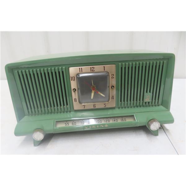 Vintage Viking Bakelite Radio, Green