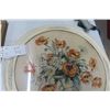 Image 3 : 4 Floral Pictures in Antique Frames, 20" Diameter
