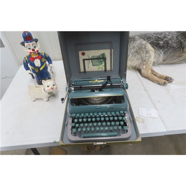Underwood Rebuild Typewriter in Case