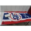 Image 1 : Winnipeg Jets Flag and Hockey Cards