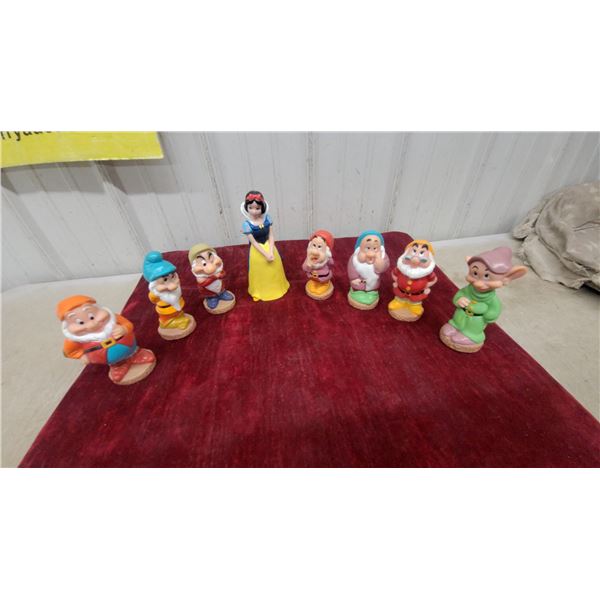 Snow White and the Seven Dwarfs Figurine Set, 8 Pieces, Disney Characters Snow White Is a Bank