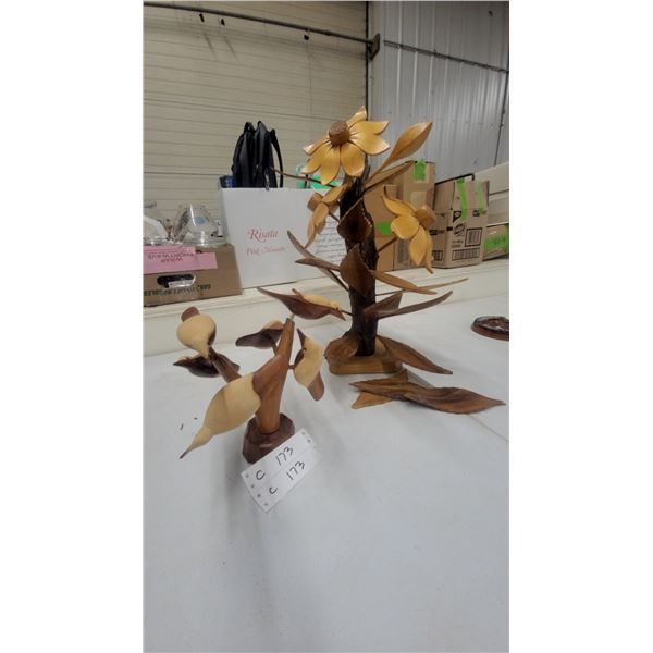 Carved Wooden Floral Sculpture with Sunflowers and Bird Figurine, Decorative Folk Art Set