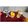 Image 3 : Lot of 7 Vintage Character Toys Incl Snoopy, Talking Bugs Bunny and Duck Figures Vintage