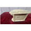 Image 4 : 3 Cream Ceramic Teapot Cinderala Gibson Plus