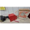 Image 4 : Magna-Vue Projector with Red Metal Base and Original Box