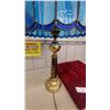 Image 4 : Tiffany-Style Stained Glass Table Lamp with Blue Shade and Brass Base Vintage