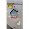 Image 3 : Vintage Tin Litho Dollhouse with Interior Rooms, Two-Story Colonial Style