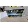 Image 4 : Vintage Tin Litho Dollhouse with Interior Rooms, Two-Story Colonial Style