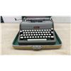 Image 3 : Royal Quiet De Luxe Portable Typewriter with Original Carrying Case and Manual