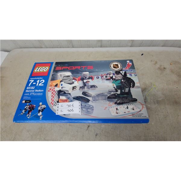 LEGO Sports 65182 Slammer Stadium NHL Hockey Set, 275 Pcs, Ages 7-12