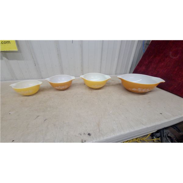 Pyrex Butterfly Gold Cinderella Mixing Bowl Set, 4-Piece Nesting Bowls