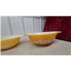 Image 2 : Pyrex Butterfly Gold Cinderella Mixing Bowl Set, 4-Piece Nesting Bowls