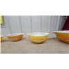 Image 3 : Pyrex Butterfly Gold Cinderella Mixing Bowl Set, 4-Piece Nesting Bowls