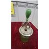 Image 2 : Vintage Green Depression Glass 4-Cup Measuring Pitcher with Hand Crank Egg Beater/Mixer