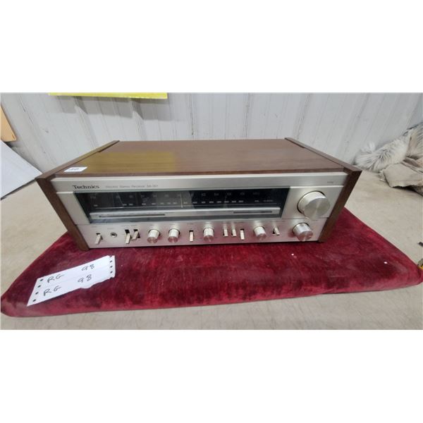 Technics SA-301 FM/AM Stereo Receiver