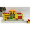 Image 3 : Fisher-Price Little People Main Street Playset with Figures, Vehicles & Accessories