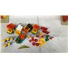 Image 5 : Fisher-Price Little People Main Street Playset with Figures, Vehicles & Accessories