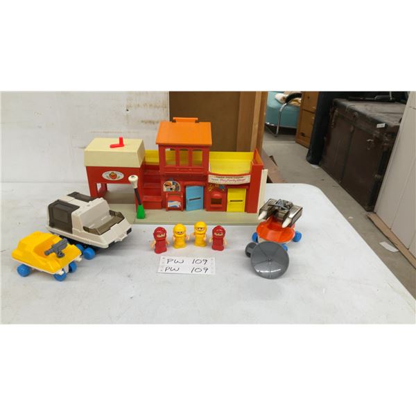 Fisher-Price Play Family Village with Space Figures, Vehicles & Accessories
