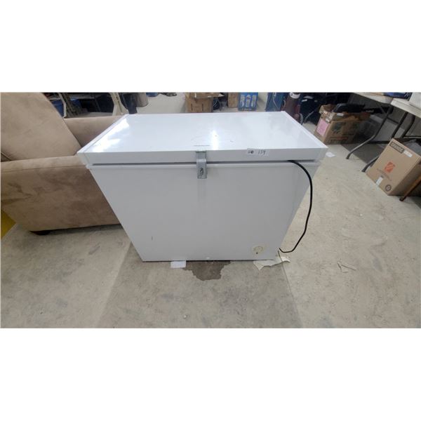 White Chest Freezer with Front Latch, Approx 15 Cu Ft