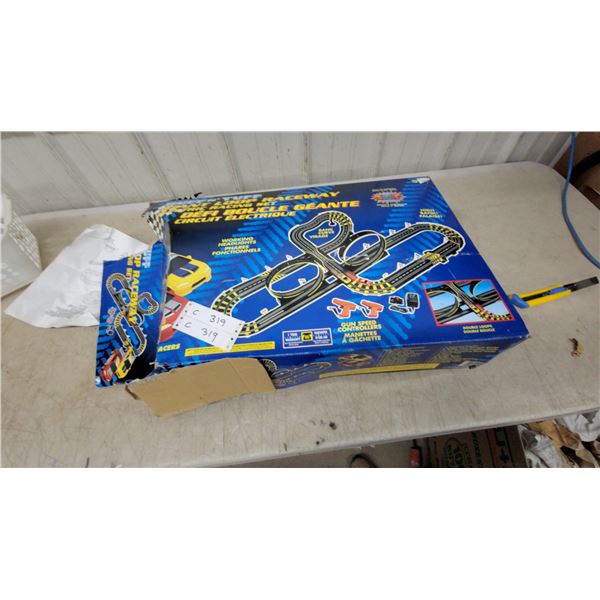 Ruff 'N Tuff Giant Loop Raceway Electric Racing Set with Gun Speed Controllers