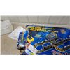Image 3 : Ruff 'N Tuff Giant Loop Raceway Electric Racing Set with Gun Speed Controllers