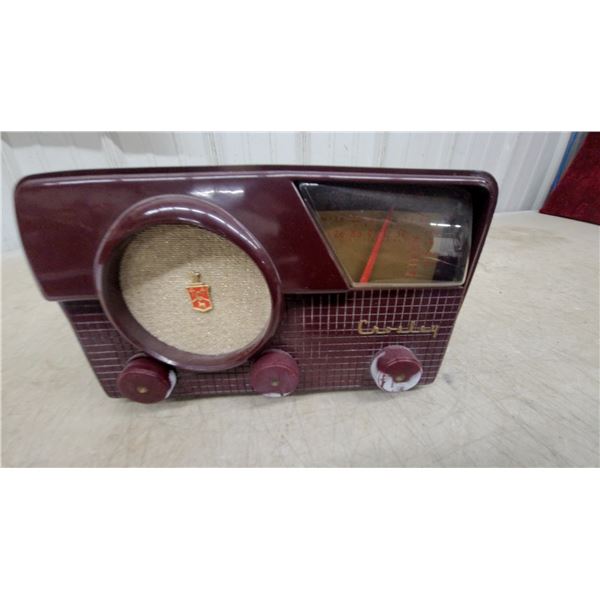 Crosley Vintage Tube Radio, Maroon Bakelite Case, Am Band, Slide Rule Dial