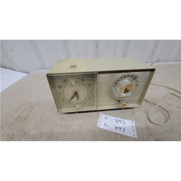 General Electric Vintage Am Clock Radio with Analog Tuning Dial, Cream/Ivory Plastic Case