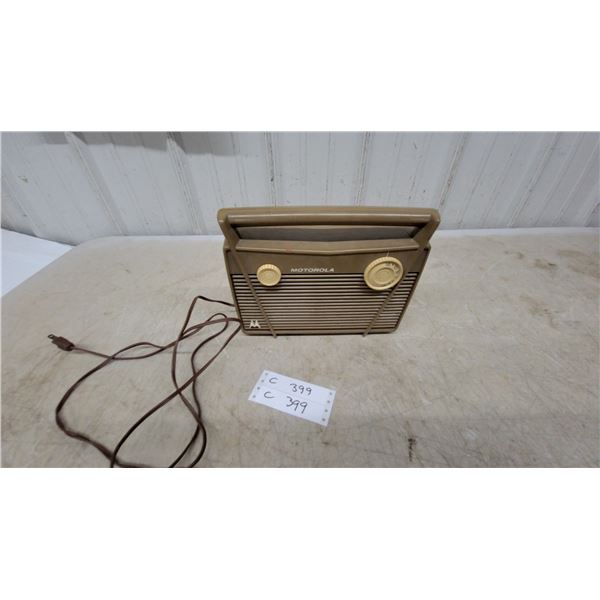 Motorola Vintage Portable Tube Radio with Carrying Handle, Am Band