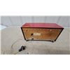 Image 6 : Philips Vintage Clock Radio, Red Bakelight Case, Am Dial, Analog Clock Face, Electric Cord