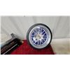 Image 5 : Welly 1:18 1964-1/2 Ford Mustang Convertible Diecast Model (Red) & Tire Wall Clock Diameter 10"