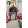 Image 3 : Jukebox Collectibles Lot: 2 Decorative Jukeboxes, Elvis Presley Carlton Ornaments & King of Jukebox