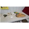 Image 1 : Elephant Figurines, Bookends Bamboo Wind Chime, and Painted Wooden Parrot Decoration