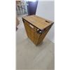 Image 2 : Wicker and Metal Frame Laundry Hamper with Hinged Lid and Decorative Corner Accents 25 x 20 x 13"