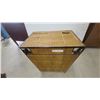 Image 4 : Wicker and Metal Frame Laundry Hamper with Hinged Lid and Decorative Corner Accents 25 x 20 x 13"